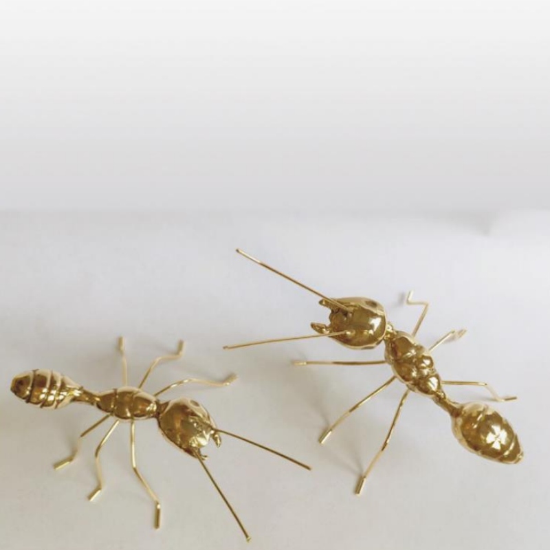 Rechtstreekse verkoop creatieve moderne retro light luxe gouden metalen mierenversiering huisdecoratie
